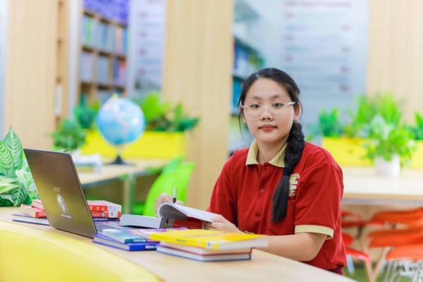 Hà Tiểu Linh và hành trình chinh phục 10 trường đại học danh tiếng Hoa Kỳ Hà Tiểu Linh và hành trình chinh phục 10 trường đại học danh tiếng Hoa Kỳ