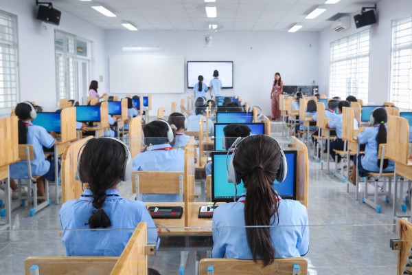 Hạ chuẩn để tuyển giáo viên: Giải pháp cần nhưng chưa đủ Hạ chuẩn để tuyển giáo viên: Giải pháp cần nhưng chưa đủ