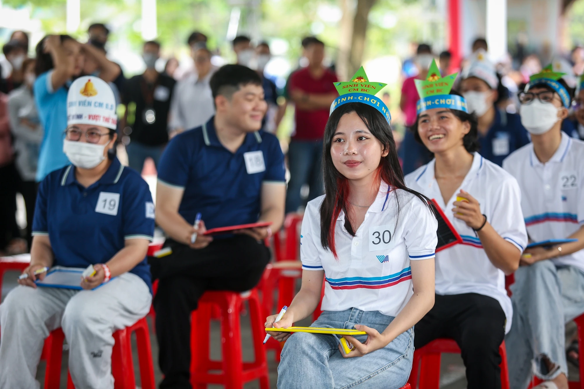 Hàng ngàn sinh viên tranh tài… nấu mì