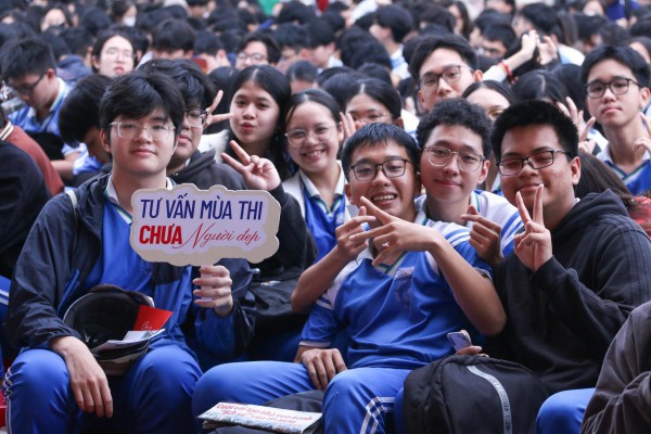 Hàng nghìn học sinh Đà Nẵng tìm 