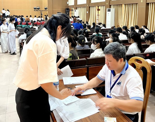 Hàng trăm sinh viên sư phạm chưa được nhận sinh hoạt phí nhiều tháng