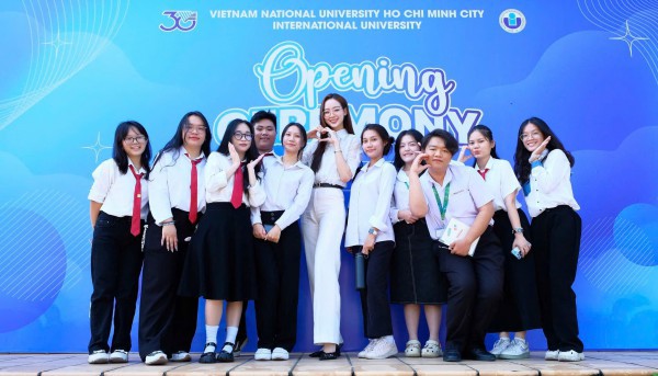 Hoa hậu Lê Nguyễn Bảo Ngọc tốt nghiệp loại giỏi ngành quản trị kinh doanh