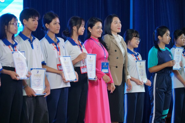 Học giỏi ở phổ thông, được trường cao đẳng cấp học bổng Học giỏi ở phổ thông, được trường cao đẳng cấp học bổng