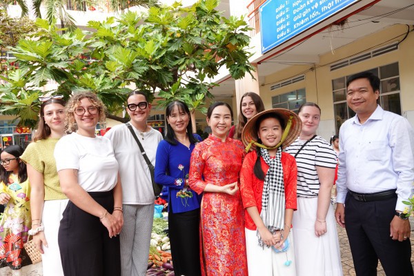 Học sinh Cần Thơ rộn ràng đón tết cổ truyền ngay tại sân trường