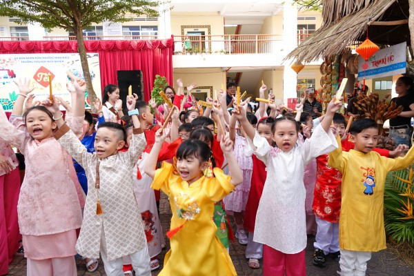 Học sinh Cần Thơ rộn ràng đón tết cổ truyền ngay tại sân trường