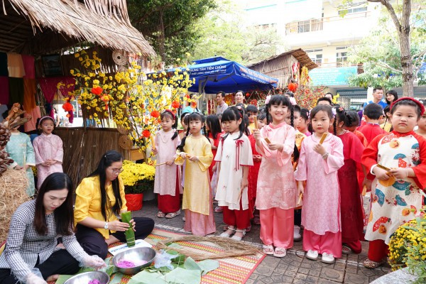 Học sinh Cần Thơ rộn ràng đón tết cổ truyền ngay tại sân trường