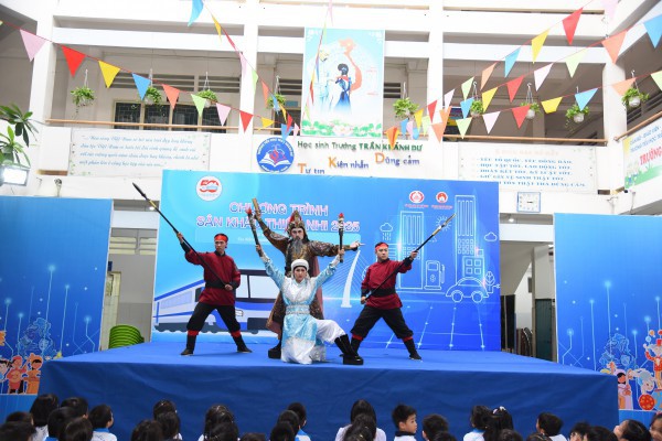 Học sinh TP.HCM học hát cải lương với NSND Tấn Giao và NSƯT Tâm Tâm