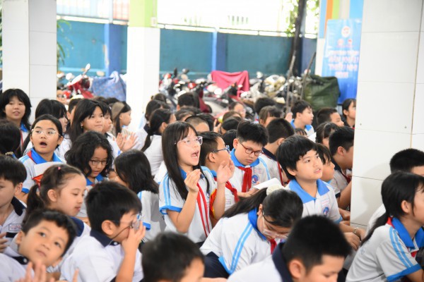 Học sinh TP.HCM học hát cải lương với NSND Tấn Giao và NSƯT Tâm Tâm