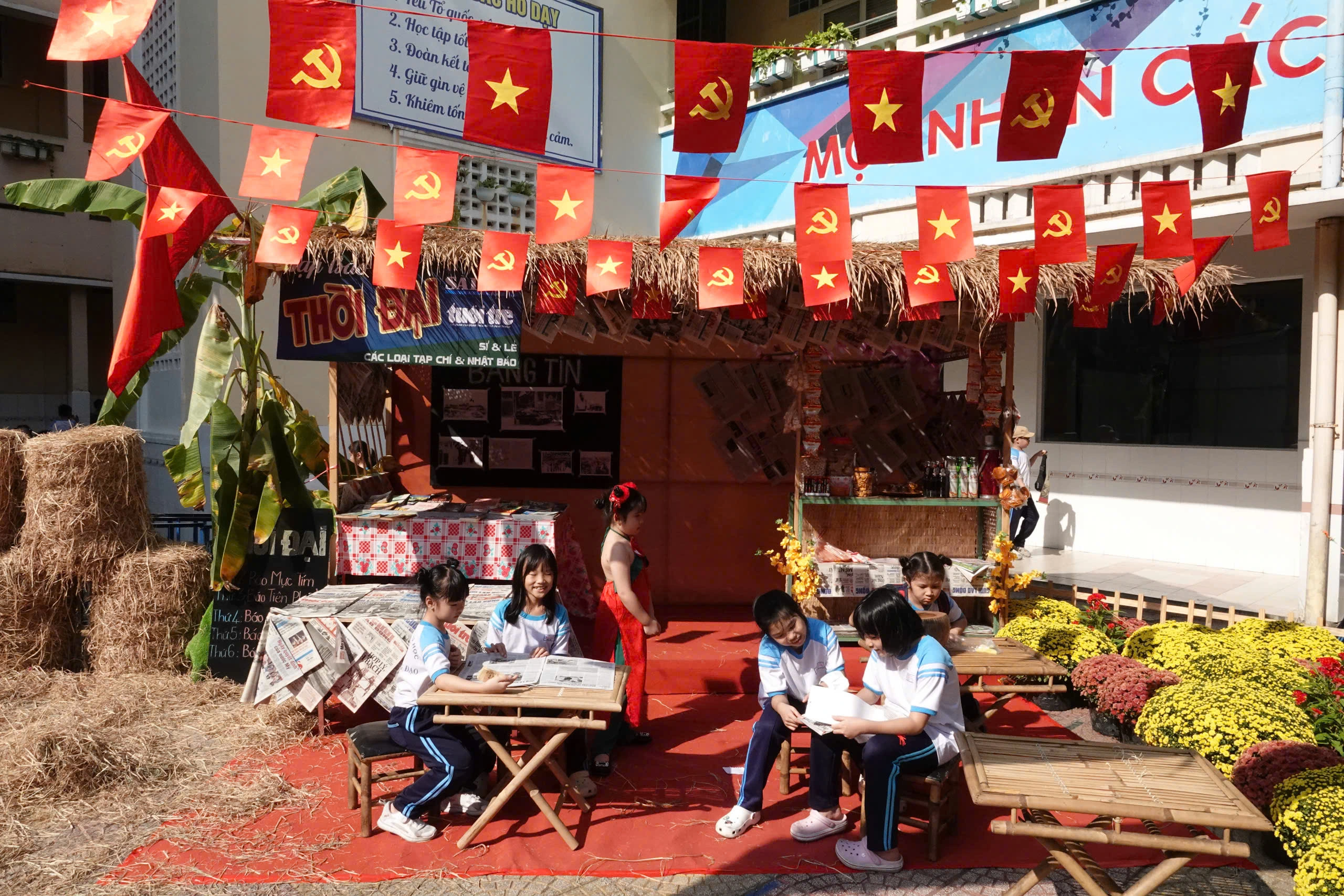 Học sinh TP.HCM vui hội xuân, ngày mai nghỉ Tết Nguyên đán Học sinh TP.HCM vui hội xuân, ngày mai nghỉ Tết Nguyên đán