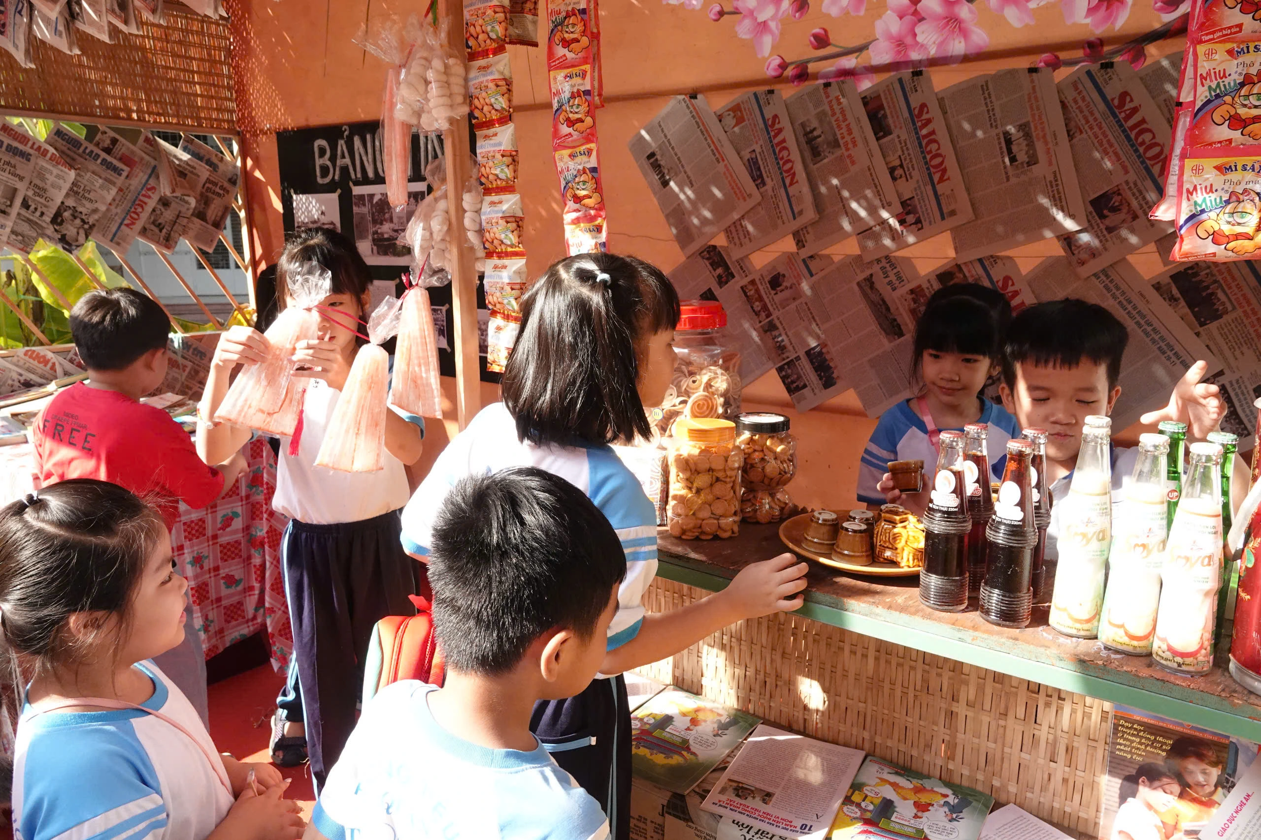 Học sinh TP.HCM vui hội xuân, ngày mai nghỉ Tết Nguyên đán Học sinh TP.HCM vui hội xuân, ngày mai nghỉ Tết Nguyên đán