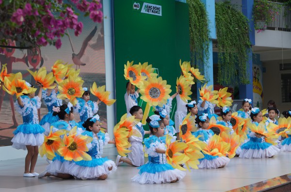 Học sinh tiểu học thi làm video clip lan tỏa lối sống xanh và năng động