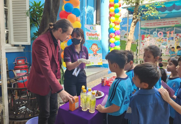 Học sinh trường công học toán, khoa học bằng tiếng Anh Học sinh trường công học toán, khoa học bằng tiếng Anh