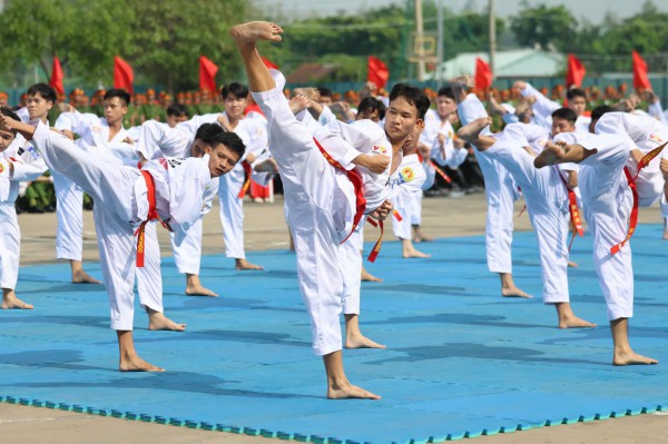 Học viên ĐH Cảnh sát nhân dân biểu diễn võ thuật trong lễ khai giảng