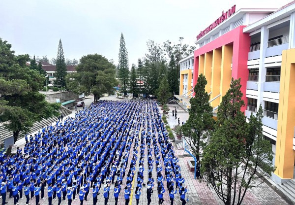 Hơn 1.000 học sinh từ Bình Thuận và Đắk Nông đến Đà Lạt học tập Hơn 1.000 học sinh từ Bình Thuận và Đắk Nông đến Đà Lạt học tập