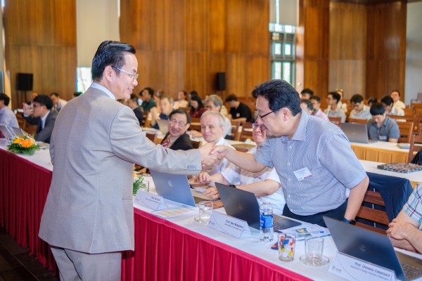 Hơn 60 chuyên gia quốc tế bàn cách lập mạng lưới kính hiển vi cho Việt Nam