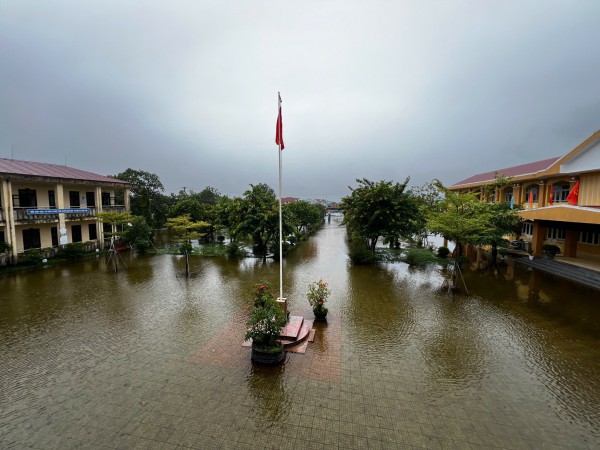 Huế thông báo khẩn cho học sinh nghỉ học tránh bão Fengshen từ chiều 22.10 Huế thông báo khẩn cho học sinh nghỉ học tránh bão Fengshen từ chiều 22.10