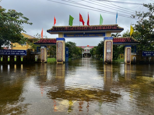 Huế thông báo khẩn cho học sinh nghỉ học tránh bão Fengshen từ chiều 22.10 Huế thông báo khẩn cho học sinh nghỉ học tránh bão Fengshen từ chiều 22.10