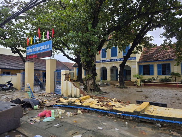 Khánh Hòa: Trường ngổn ngang bùn đất sau lũ lịch sử, chưa xác định ngày đi học