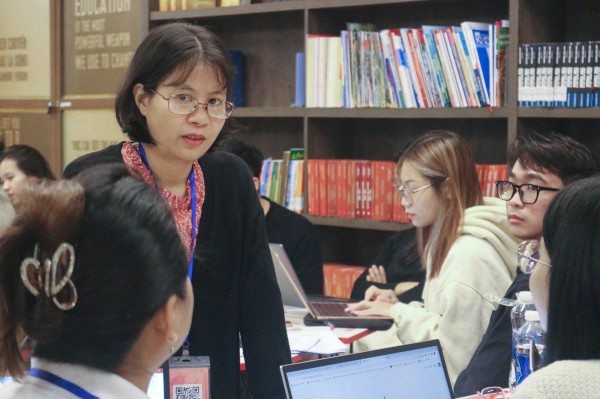 Khi thầy cô U.40 cũng đi… học hè