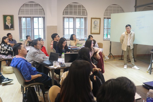 Khi thầy cô U.40 cũng đi… học hè