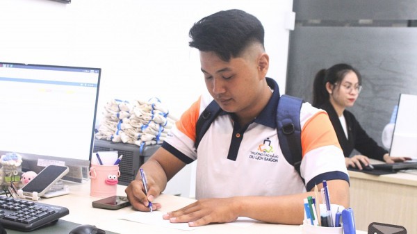 Không chờ xét tuyển ĐH, nhiều thí sinh ‘chốt’ học CĐ sớm