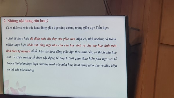 Không xếp môn tự nguyện vào giờ chính khóa nếu lớp có học sinh không tham gia!