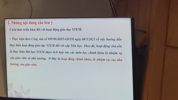 Không xếp môn tự nguyện vào giờ chính khóa nếu lớp có học sinh không tham gia!