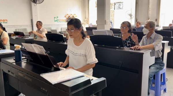 Lớp học piano miễn phí: Nơi tuổi già tìm về giấc mơ thời trẻ