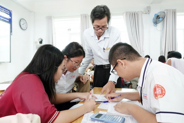 Luật Nhà giáo không chỉ ghi nhận về thu nhập mà còn là trách nhiệm Luật Nhà giáo không chỉ ghi nhận về thu nhập mà còn là trách nhiệm