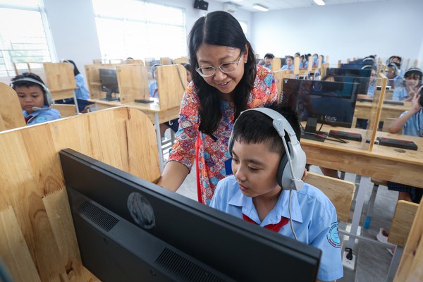 Lương nhà giáo cần được xây dựng ra sao trong luật mới? Lương nhà giáo cần được xây dựng ra sao trong luật mới?