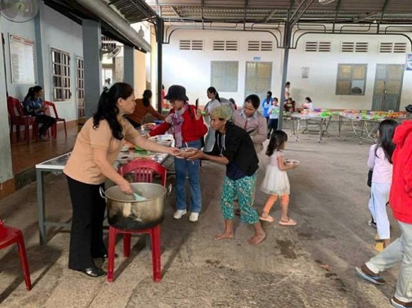 Mang yêu thương đến người nghèo, câu chuyện  Mang yêu thương đến người nghèo, câu chuyện