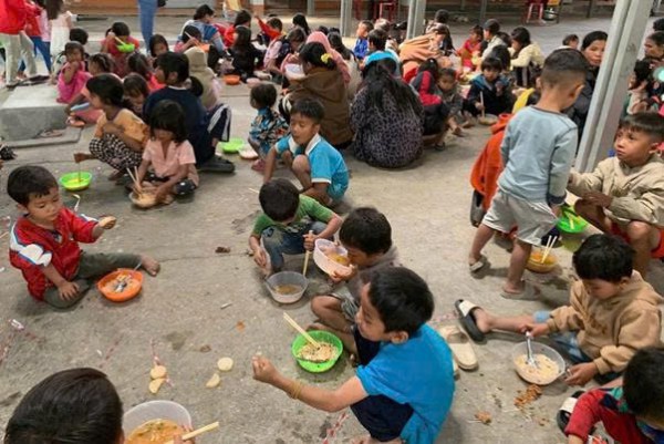Mang yêu thương đến người nghèo, câu chuyện  Mang yêu thương đến người nghèo, câu chuyện