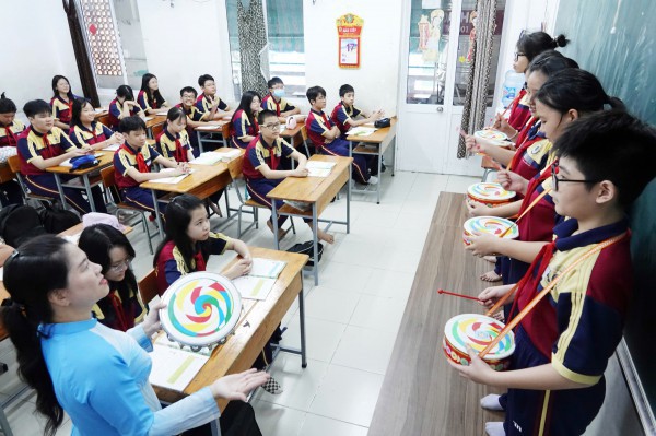 Mời nghệ sĩ, vận động viên vào trường dạy học: Cần luật song hành