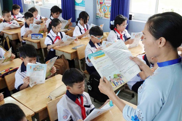 Một bộ sách giáo khoa thống nhất trước giờ G