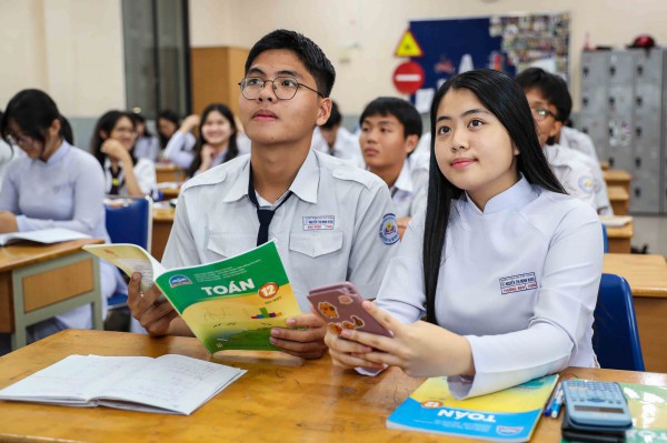 Một bộ sách giáo khoa thống nhất trước giờ G