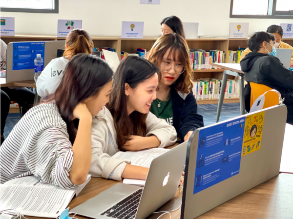 Một giảng viên đang  Một giảng viên đang