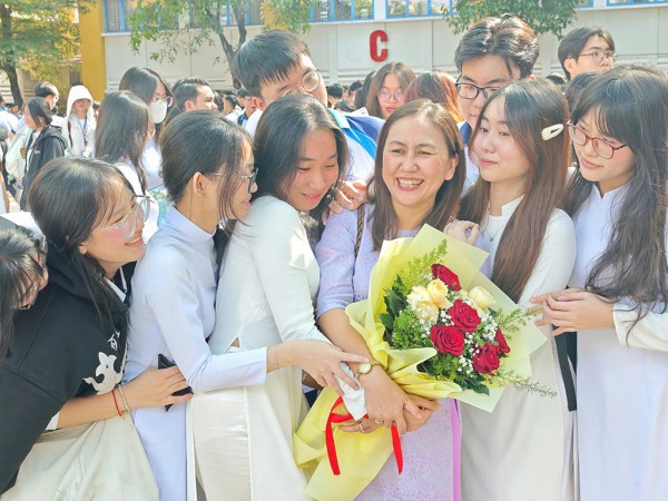 Năm đầu tiên giáo viên được thưởng tết, mức thưởng ra sao?