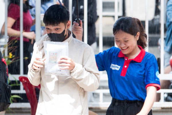 Ngoài tốt nghiệp THPT, nhiều thí sinh lớp 12 có 3-4 kỳ thi khác để vào ĐH