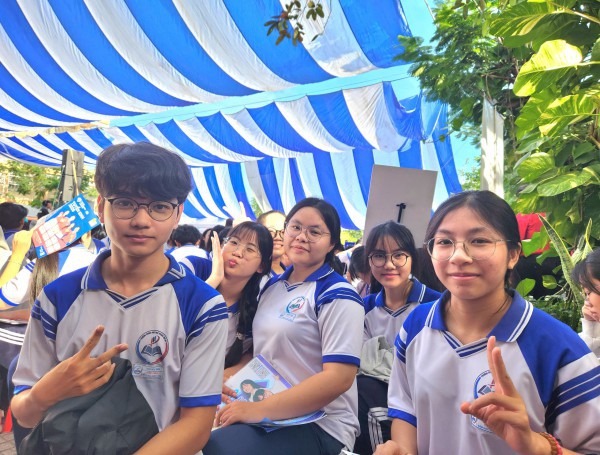 Ngôi trường không điện thoại di động ở TP.HCM, kể cả giờ ra chơi