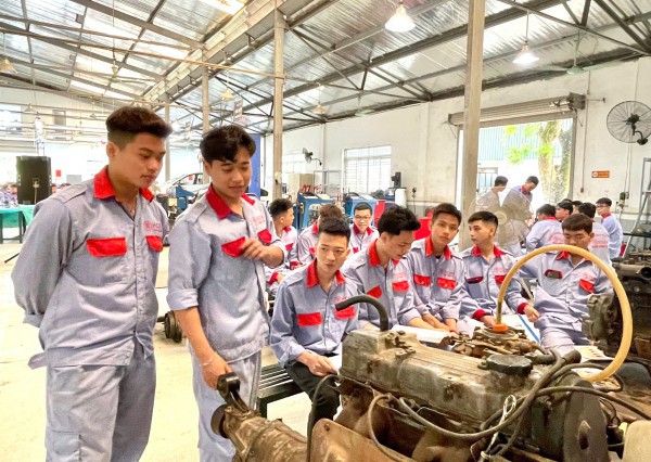 Nguồn tuyển ngày càng ít, tìm giải pháp cho trường nghề Nguồn tuyển ngày càng ít, tìm giải pháp cho trường nghề