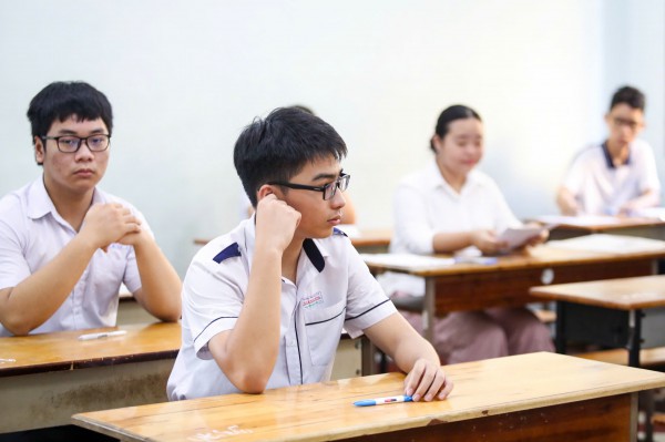 Những hình ảnh đầy cảm xúc, học sinh TP.HCM chính thức thi lớp 10 chương trình mới Những hình ảnh đầy cảm xúc, học sinh TP.HCM chính thức thi lớp 10 chương trình mới