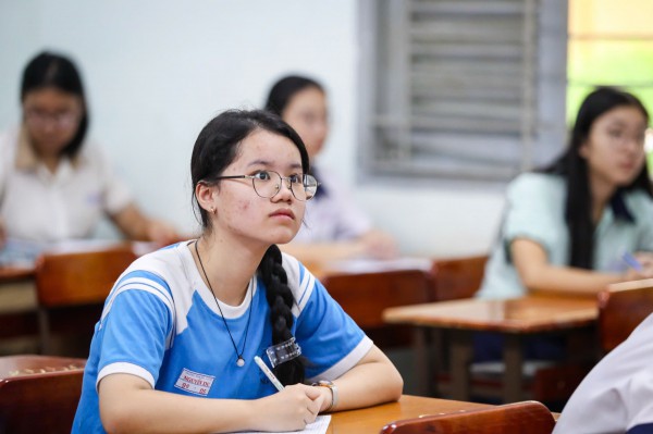 Những hình ảnh đầy cảm xúc, học sinh TP.HCM chính thức thi lớp 10 chương trình mới Những hình ảnh đầy cảm xúc, học sinh TP.HCM chính thức thi lớp 10 chương trình mới