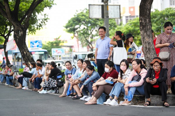 Những hình ảnh đầy cảm xúc, học sinh TP.HCM chính thức thi lớp 10 chương trình mới Những hình ảnh đầy cảm xúc, học sinh TP.HCM chính thức thi lớp 10 chương trình mới