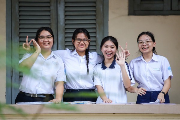 Những hình ảnh đầy cảm xúc, học sinh TP.HCM chính thức thi lớp 10 chương trình mới Những hình ảnh đầy cảm xúc, học sinh TP.HCM chính thức thi lớp 10 chương trình mới