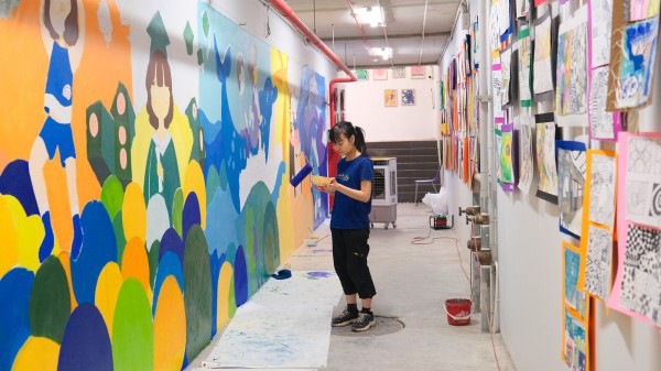 Nữ sinh 16 tuổi giành học bổng ngành nghệ thuật của chính phủ Anh