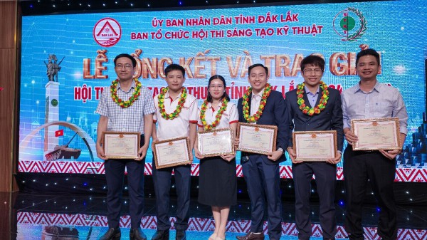 Nuôi cấy đông trùng hạ thảo bằng tảo xoắn: Giải pháp dinh dưỡng cho người thuần chay