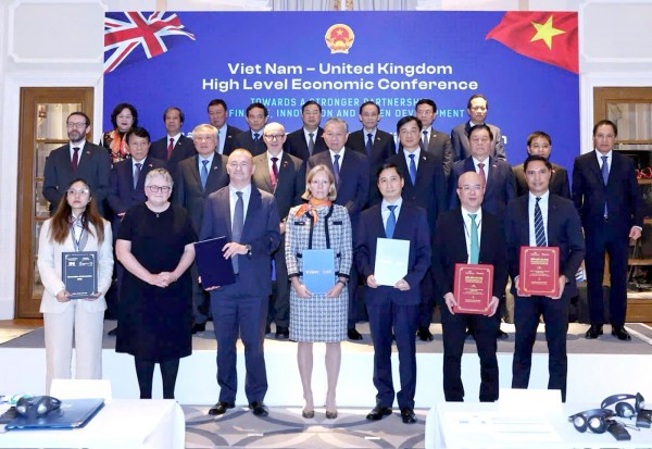 Pearson và EMG Education ký kết Hợp tác Chiến lược, Đẩy mạnh Ứng dụng AI trong Giáo dục tại Việt Nam