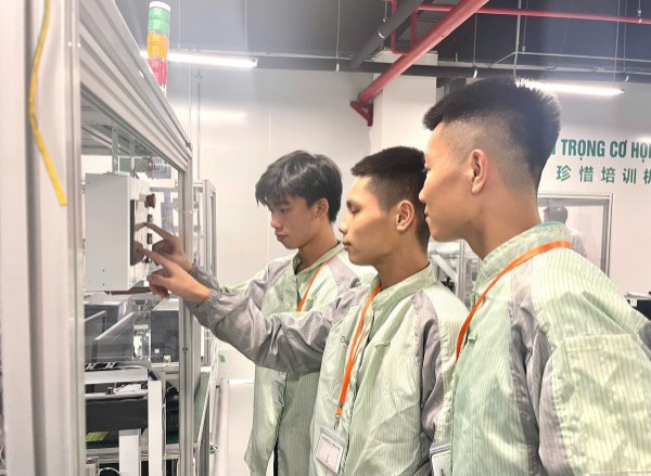 Phổ cập giáo dục phổ thông: Giải pháp trường trung học kỹ thuật Phổ cập giáo dục phổ thông: Giải pháp trường trung học kỹ thuật