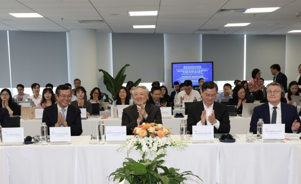 Phó thủ tướng dự khai giảng đào tạo nhà quản lý Trung tâm tài chính quốc tế