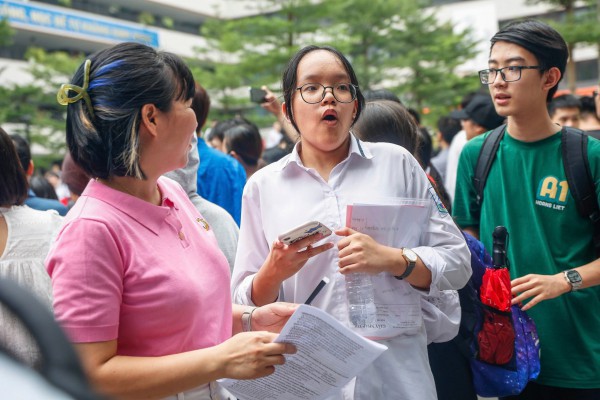 Phụ huynh buồn vì con… 